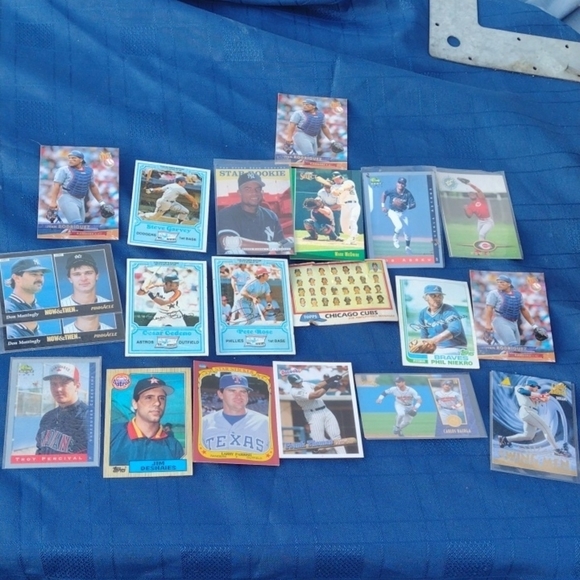 Assorted Baseball Trading Cards Collection - Picture 1 of 3